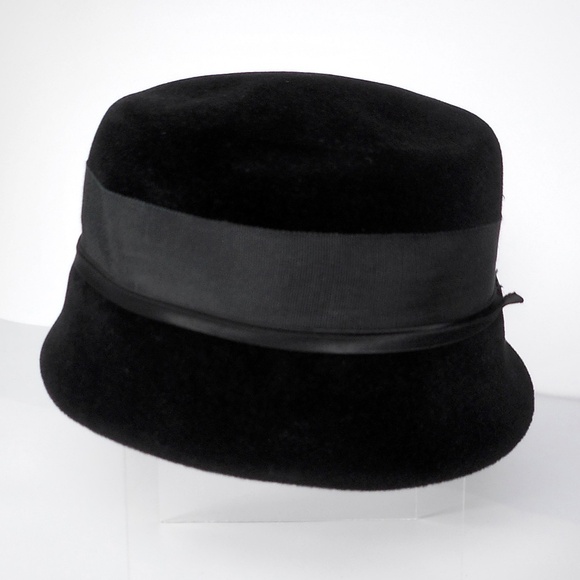 VTG Jo Lyn Black Velvet Bucket Cloche Hat Ribbon Satin Band FLAW MISSING BOW